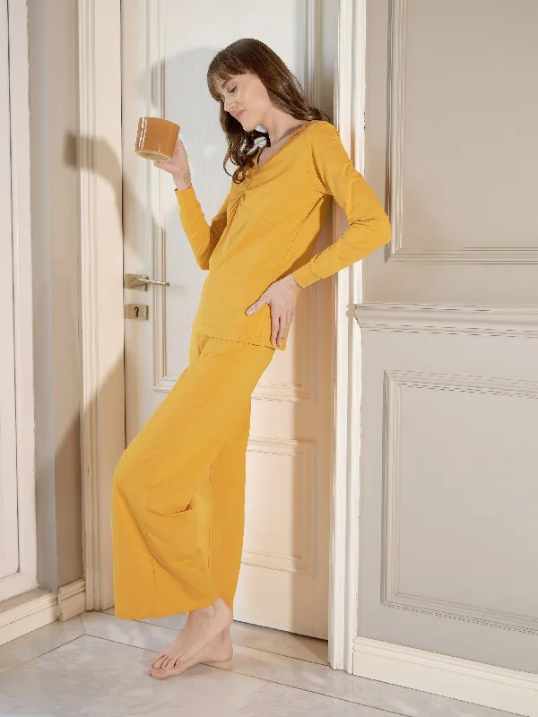 women-mustard-ruched-t-shirt-with-lounge-pants-sfsets9652