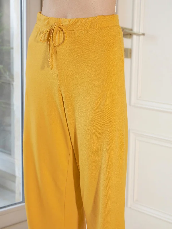 women-mustard-ruched-t-shirt-with-lounge-pants-sfsets9652