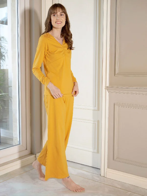 women-mustard-ruched-t-shirt-with-lounge-pants-sfsets9652