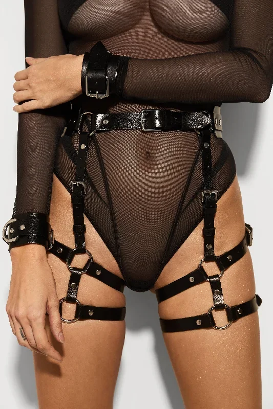 poppy-leather-legs-garters